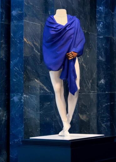 Saks Nokta Desen Jakar Şal