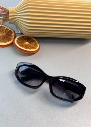 Miu Miu Degrade Cam Güneş Gözlüğü - Siyah